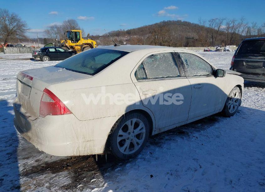 Photo 4 of 2012 Ford Fusion SE (VIN 3FAHP0HA1CR220236)