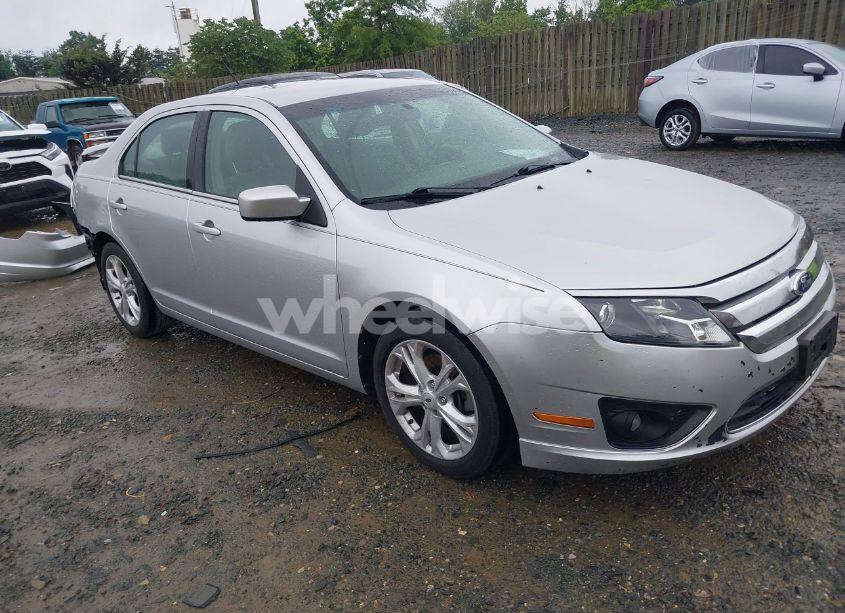 2012 Ford Fusion SE (VIN 3FAHP0HA1CR221807) main photo