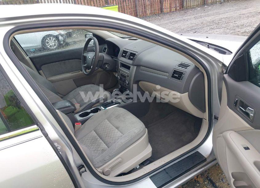 Photo 5 of 2012 Ford Fusion SE (VIN 3FAHP0HA1CR221807)