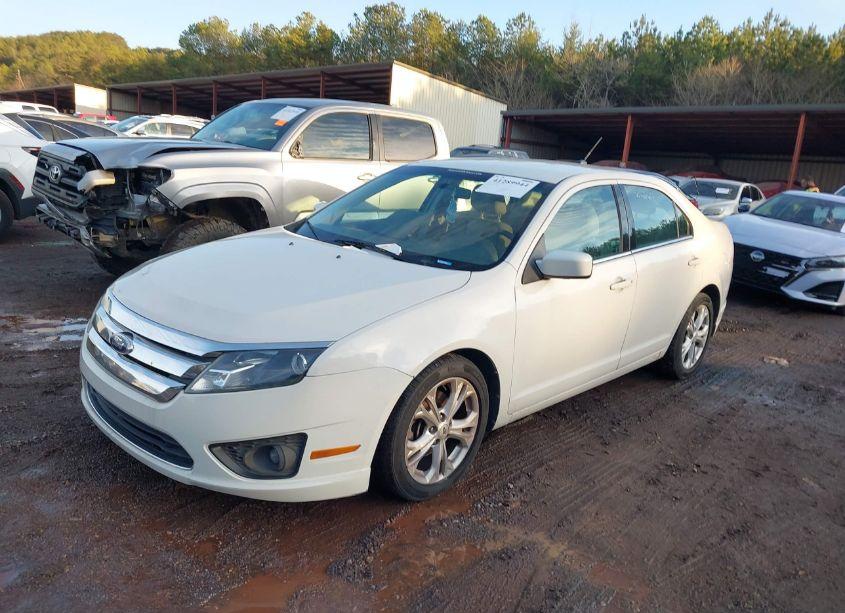 Photo 2 of 2012 Ford Fusion SE (VIN 3FAHP0HA1CR226960)