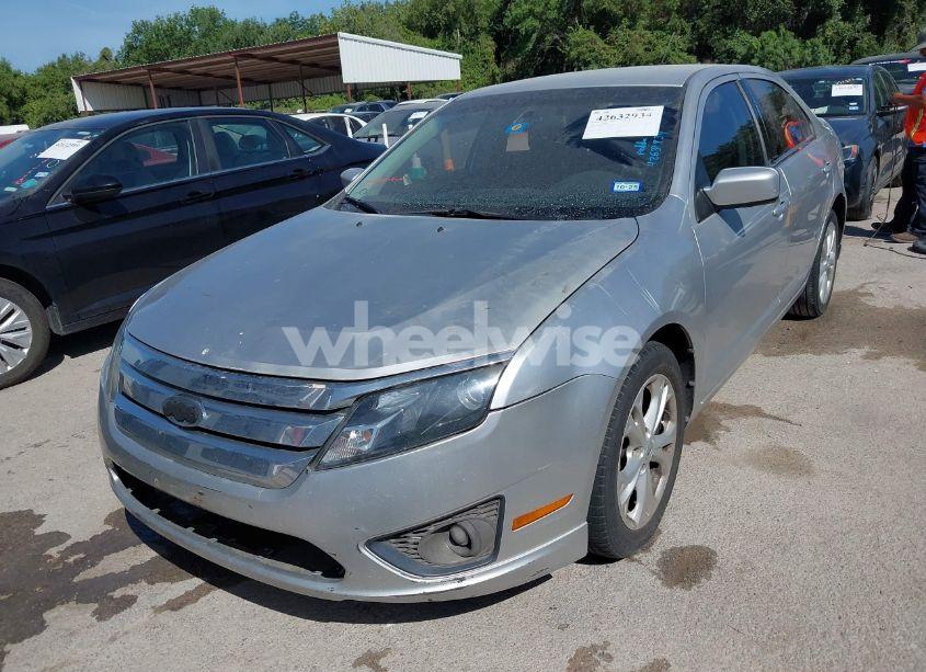 Photo 2 of 2012 Ford Fusion SE (VIN 3FAHP0HA1CR290738)