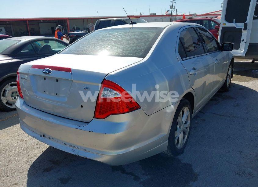 Photo 4 of 2012 Ford Fusion SE (VIN 3FAHP0HA1CR290738)