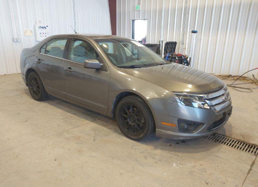 2010 Ford Fusion SE (VIN 3FAHP0HA2AR131997) main photo
