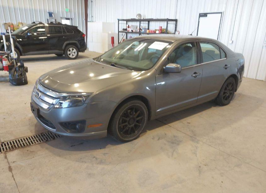Photo 2 of 2010 Ford Fusion SE (VIN 3FAHP0HA2AR131997)