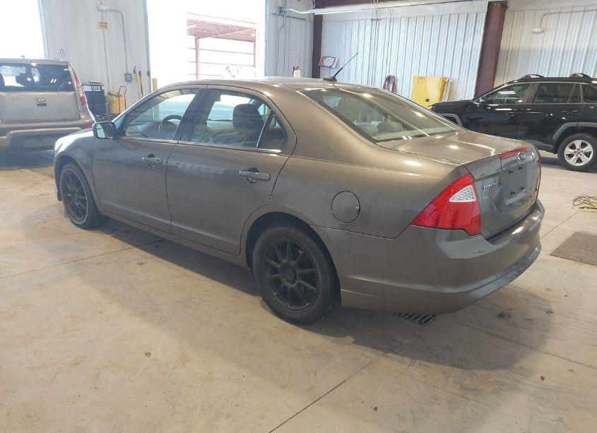 Photo 3 of 2010 Ford Fusion SE (VIN 3FAHP0HA2AR131997)