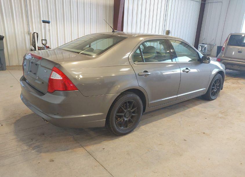 Photo 4 of 2010 Ford Fusion SE (VIN 3FAHP0HA2AR131997)