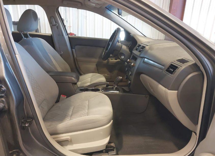 Photo 5 of 2010 Ford Fusion SE (VIN 3FAHP0HA2AR131997)