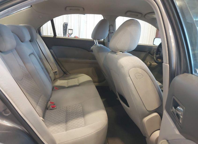 Photo 8 of 2010 Ford Fusion SE (VIN 3FAHP0HA2AR131997)