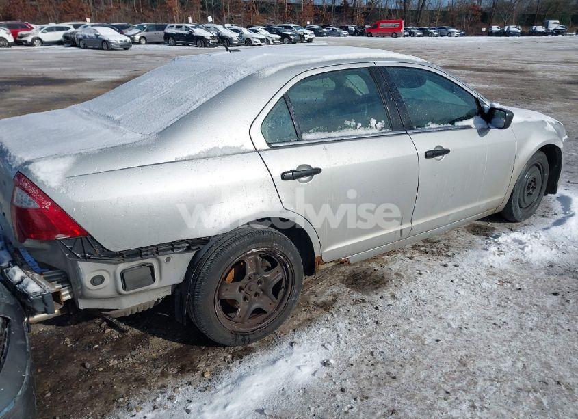 Photo 4 of 2010 Ford Fusion SE (VIN 3FAHP0HA2AR133412)