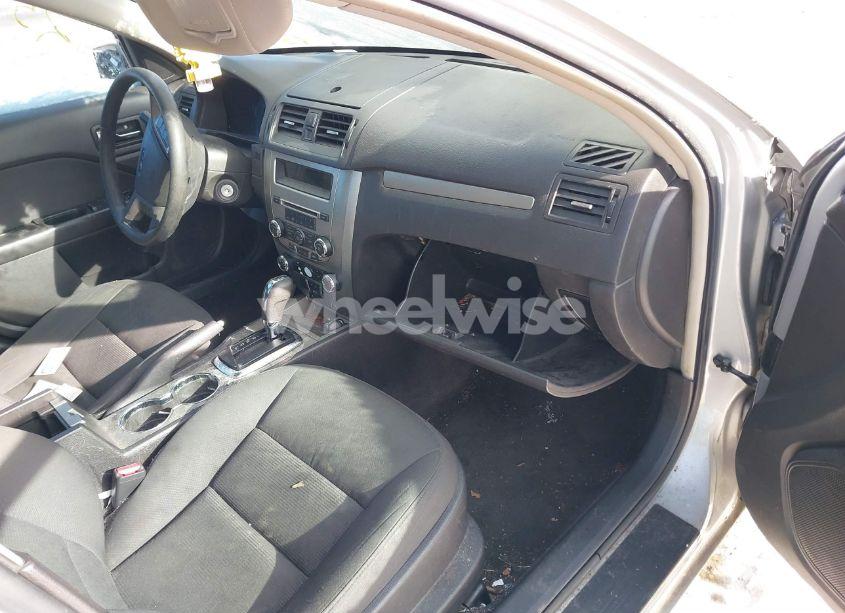 Photo 5 of 2010 Ford Fusion SE (VIN 3FAHP0HA2AR133412)