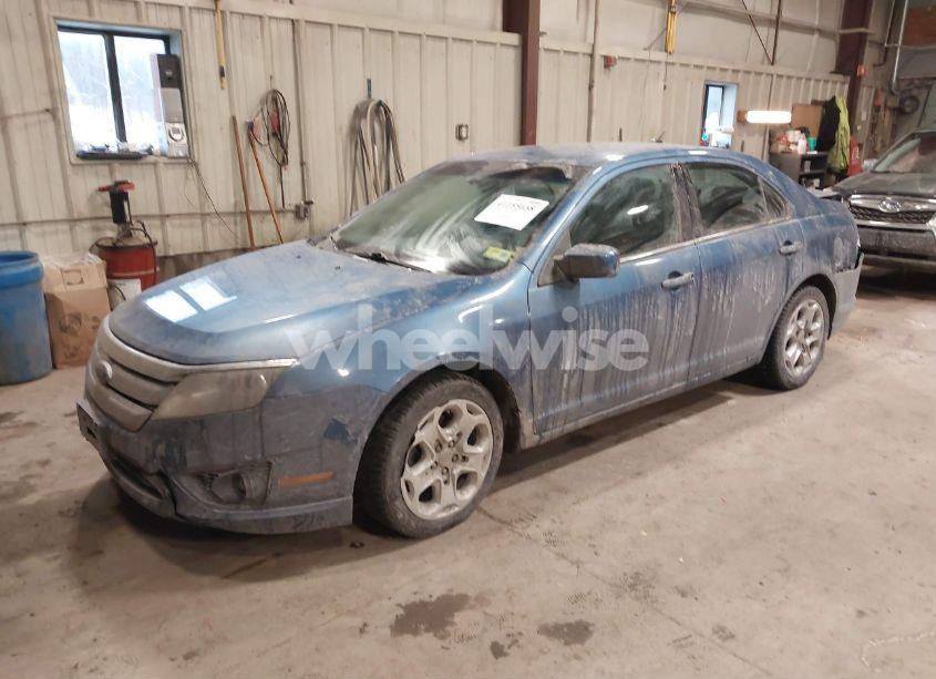 Photo 2 of 2010 Ford Fusion SE (VIN 3FAHP0HA2AR142000)