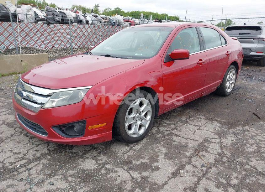 Photo 2 of 2010 Ford Fusion SE (VIN 3FAHP0HA2AR170198)