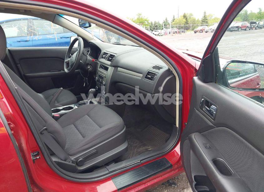 Photo 5 of 2010 Ford Fusion SE (VIN 3FAHP0HA2AR170198)