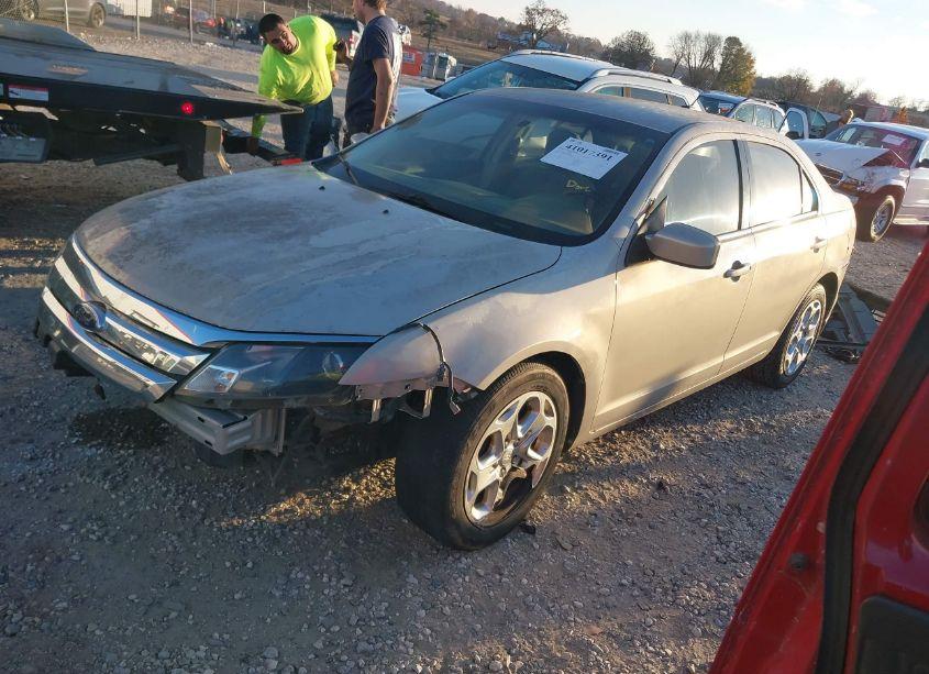 Photo 2 of 2010 Ford Fusion SE (VIN 3FAHP0HA2AR186207)