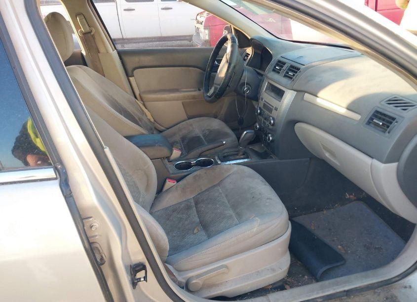 Photo 5 of 2010 Ford Fusion SE (VIN 3FAHP0HA2AR186207)