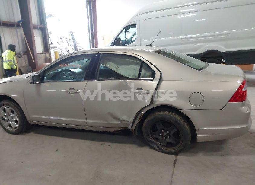 Photo 13 of 2010 Ford Fusion SE (VIN 3FAHP0HA2AR274142)