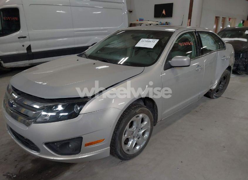 Photo 2 of 2010 Ford Fusion SE (VIN 3FAHP0HA2AR274142)