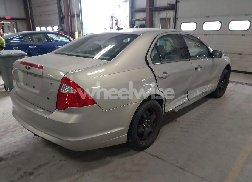 Photo 4 of 2010 Ford Fusion SE (VIN 3FAHP0HA2AR274142)