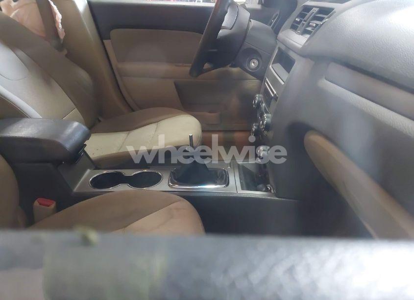 Photo 5 of 2010 Ford Fusion SE (VIN 3FAHP0HA2AR274142)