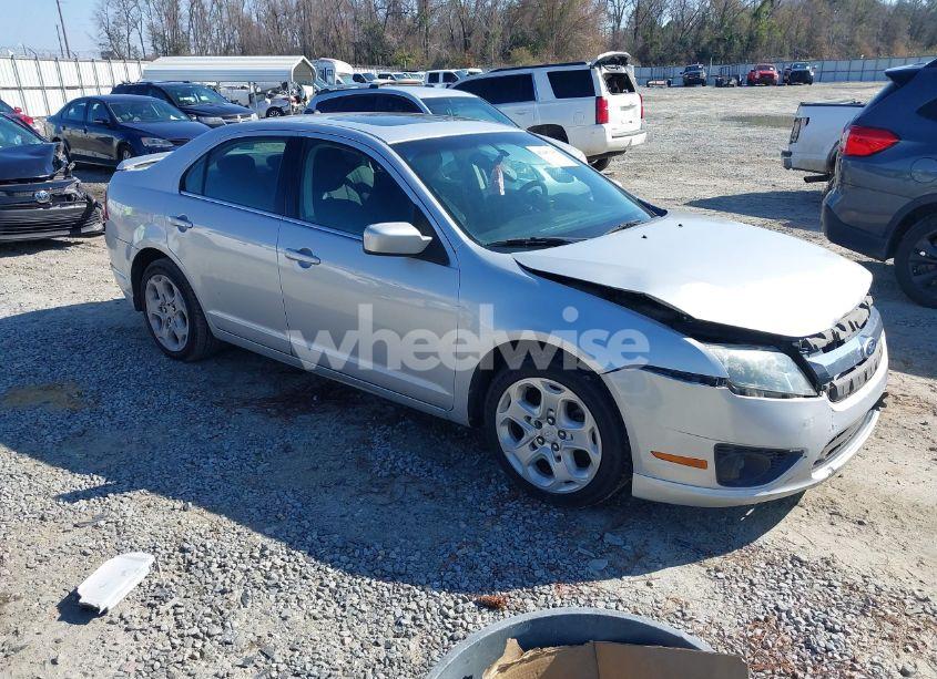 2010 Ford Fusion SE (VIN 3FAHP0HA2AR279874) main photo