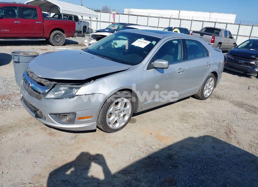 Photo 2 of 2010 Ford Fusion SE (VIN 3FAHP0HA2AR279874)