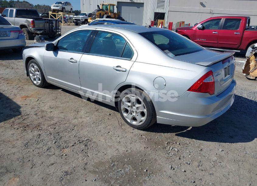 Photo 3 of 2010 Ford Fusion SE (VIN 3FAHP0HA2AR279874)