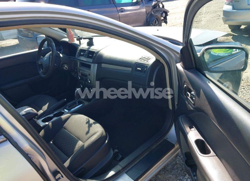 Photo 5 of 2010 Ford Fusion SE (VIN 3FAHP0HA2AR279874)