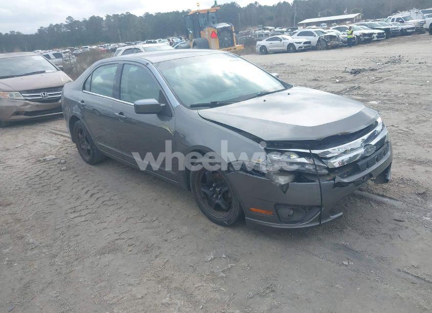 2010 Ford Fusion SE (VIN 3FAHP0HA2AR295038) main photo