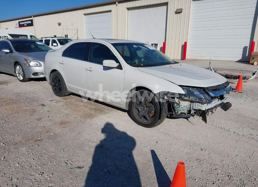 2010 Ford Fusion SE (VIN 3FAHP0HA2AR304949) main photo