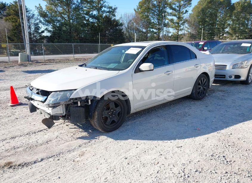 Photo 2 of 2010 Ford Fusion SE (VIN 3FAHP0HA2AR304949)