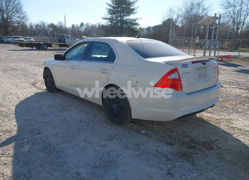 Photo 3 of 2010 Ford Fusion SE (VIN 3FAHP0HA2AR304949)