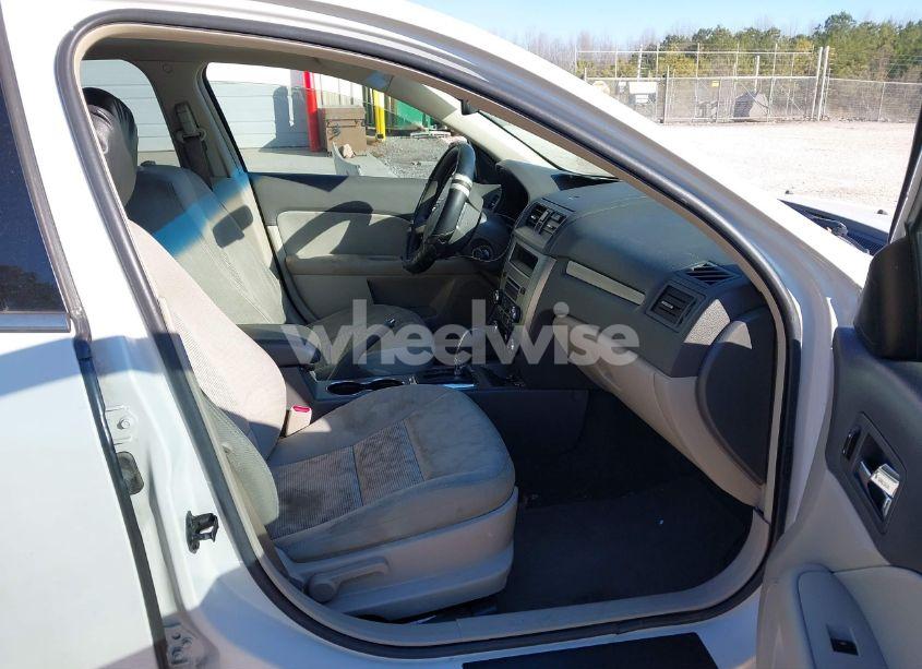 Photo 5 of 2010 Ford Fusion SE (VIN 3FAHP0HA2AR304949)