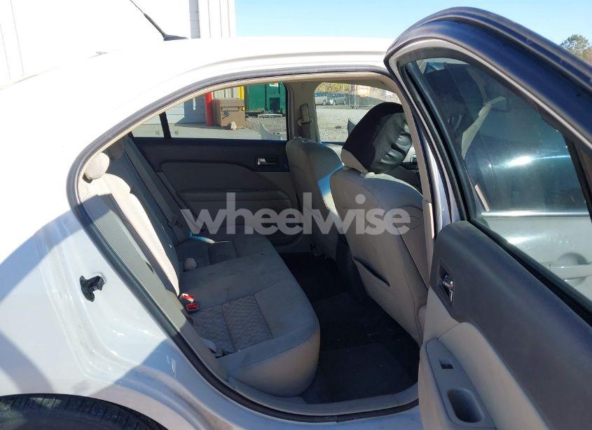 Photo 8 of 2010 Ford Fusion SE (VIN 3FAHP0HA2AR304949)