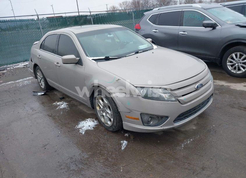 2010 Ford Fusion SE (VIN 3FAHP0HA2AR310766) main photo