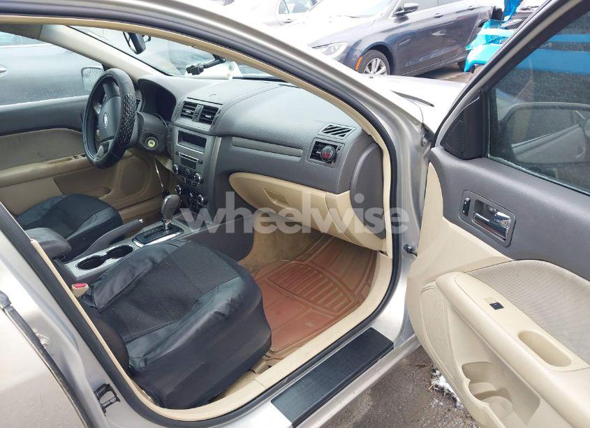 Photo 5 of 2010 Ford Fusion SE (VIN 3FAHP0HA2AR310766)