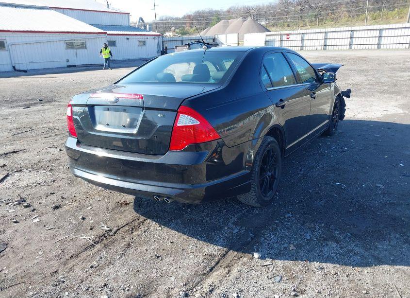 Photo 4 of 2010 Ford Fusion SE (VIN 3FAHP0HA2AR342570)