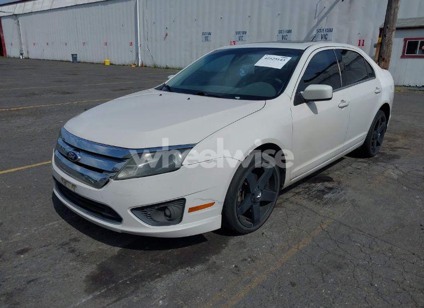Photo 2 of 2010 Ford Fusion SE (VIN 3FAHP0HA2AR367436)