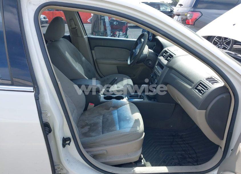 Photo 5 of 2010 Ford Fusion SE (VIN 3FAHP0HA2AR367436)