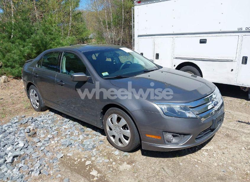 2010 Ford Fusion SE (VIN 3FAHP0HA2AR399383) main photo