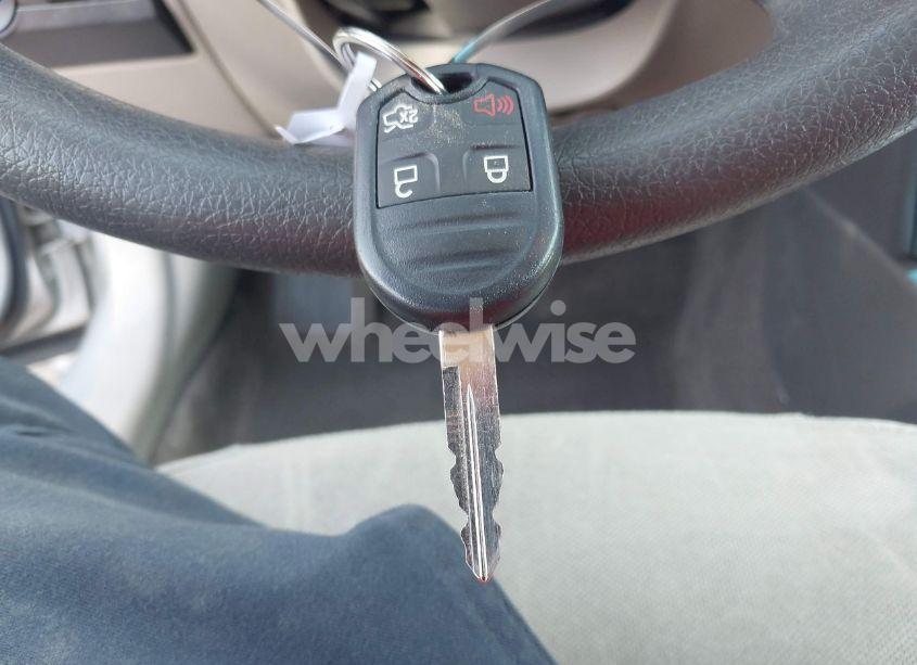 Photo 11 of 2010 Ford Fusion SE (VIN 3FAHP0HA2AR403495)