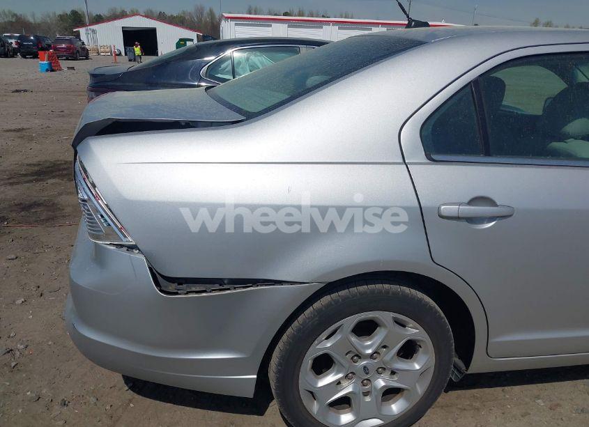 Photo 12 of 2010 Ford Fusion SE (VIN 3FAHP0HA2AR403495)
