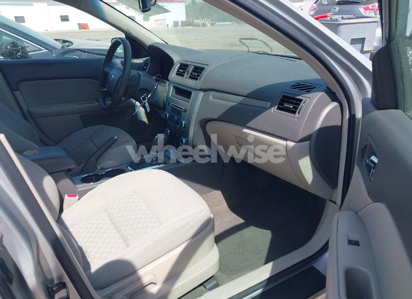 Photo 5 of 2010 Ford Fusion SE (VIN 3FAHP0HA2AR403495)