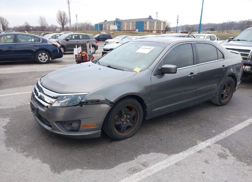 Photo 2 of 2010 Ford Fusion SE (VIN 3FAHP0HA2AR426873)