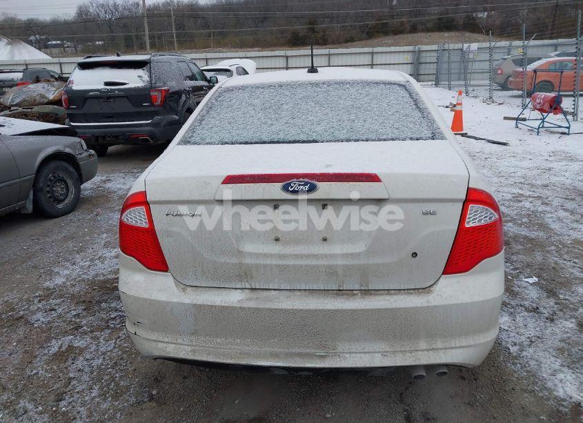 Photo 16 of 2011 Ford Fusion SE (VIN 3FAHP0HA2BR122525)