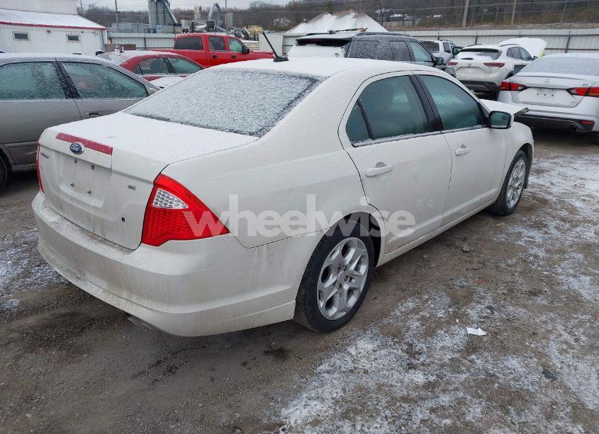 Photo 4 of 2011 Ford Fusion SE (VIN 3FAHP0HA2BR122525)