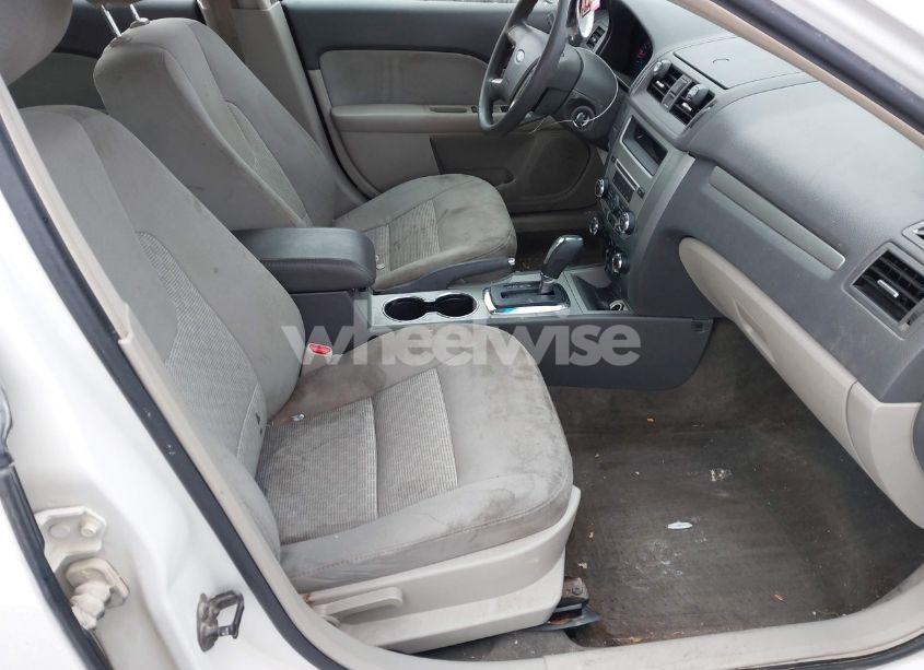 Photo 5 of 2011 Ford Fusion SE (VIN 3FAHP0HA2BR122525)