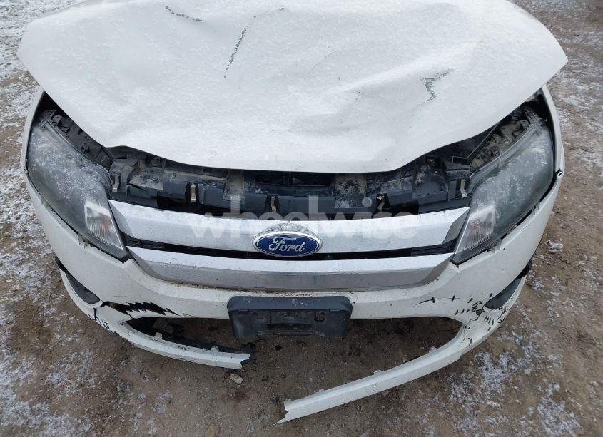 Photo 6 of 2011 Ford Fusion SE (VIN 3FAHP0HA2BR122525)