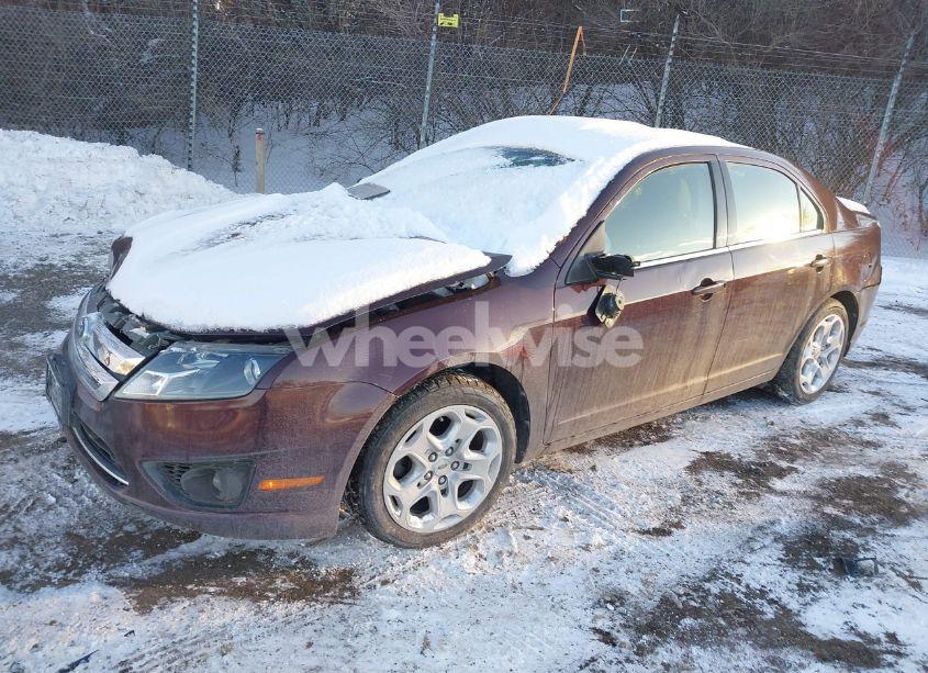 Photo 2 of 2011 Ford Fusion SE (VIN 3FAHP0HA2BR151670)