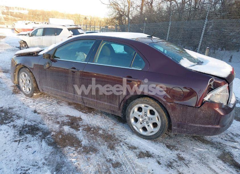 Photo 3 of 2011 Ford Fusion SE (VIN 3FAHP0HA2BR151670)