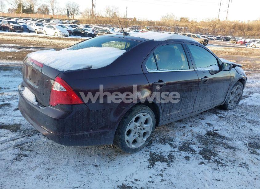 Photo 4 of 2011 Ford Fusion SE (VIN 3FAHP0HA2BR151670)